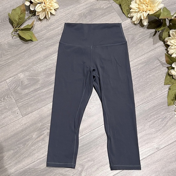 Savvi SSKIN capri leggings in slate grey. Size XS - Picture 4 of 8